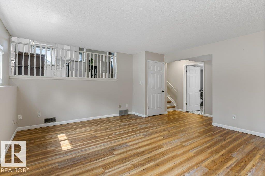 4239 30 AV NW — photo 32