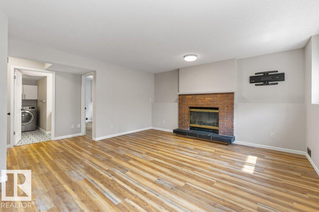 4239 30 AV NW — photo 33