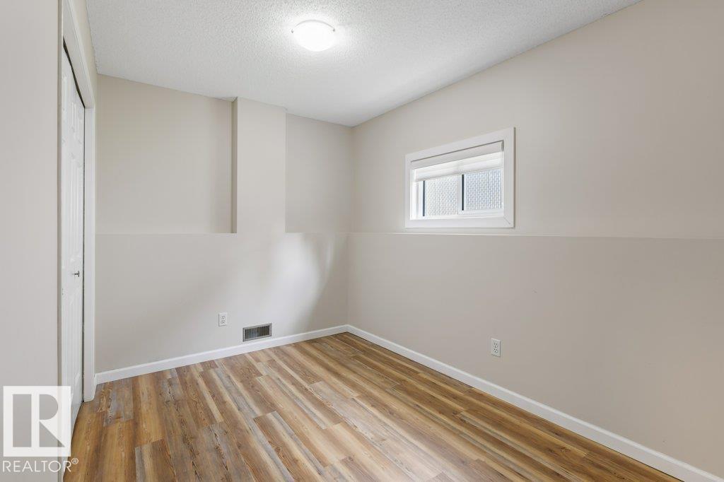 4239 30 AV NW — photo 34
