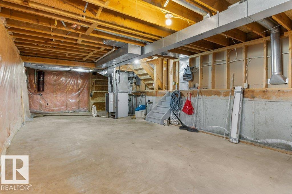 4239 30 AV NW — photo 39