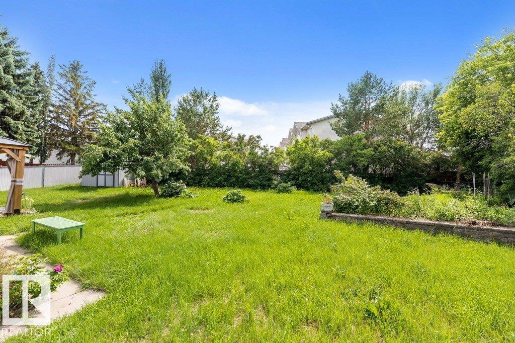 4239 30 AV NW — photo 42
