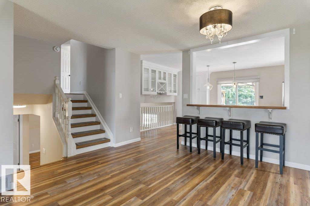 4239 30 AV NW — photo 9