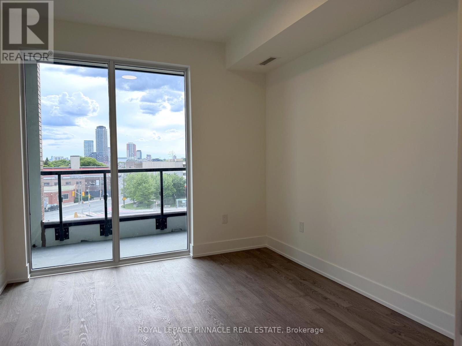 #444 858 DUPONT STREET - 9