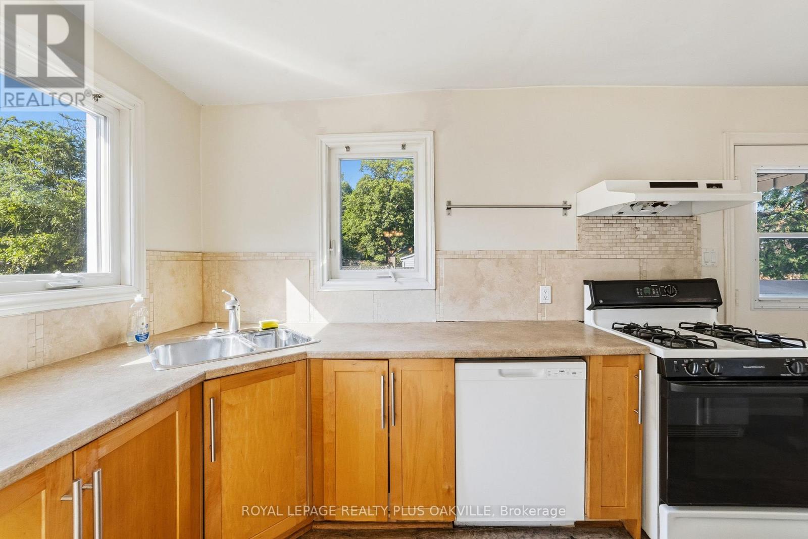 47 STEWART STREET - 14