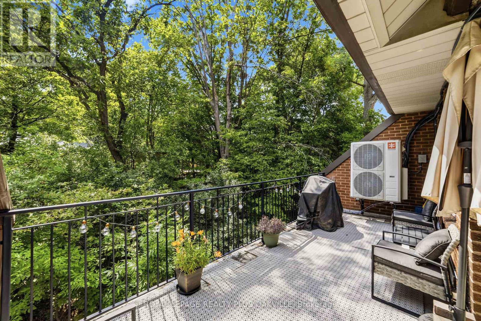 #27 530 FALGARWOOD DRIVE - 17
