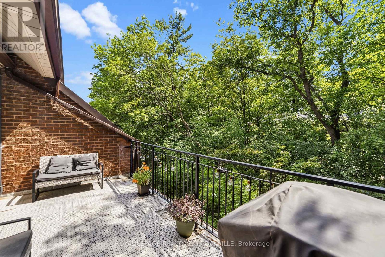 #27 530 FALGARWOOD DRIVE - 18