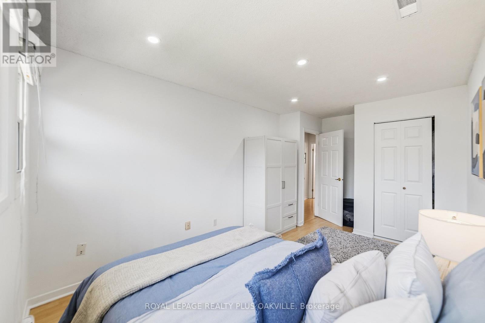 #27 530 FALGARWOOD DRIVE - 21