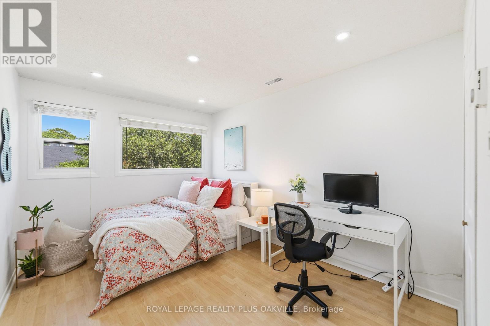 #27 530 FALGARWOOD DRIVE - 22