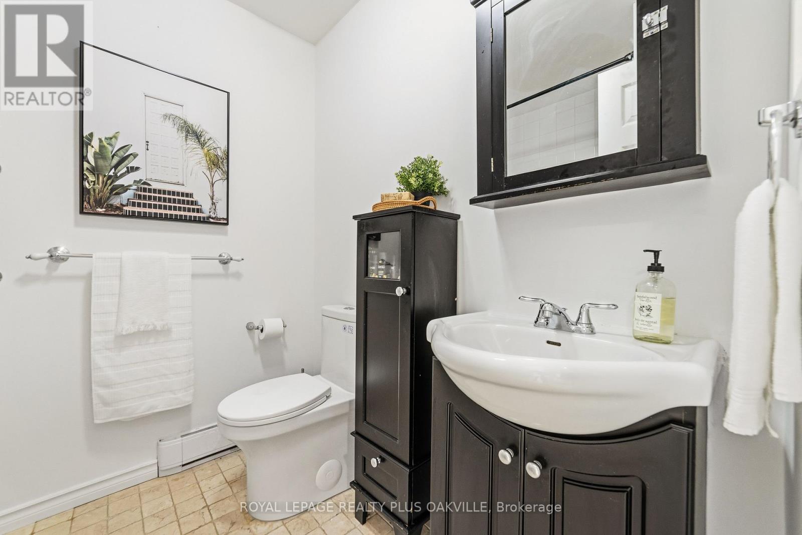 #27 530 FALGARWOOD DRIVE - 23
