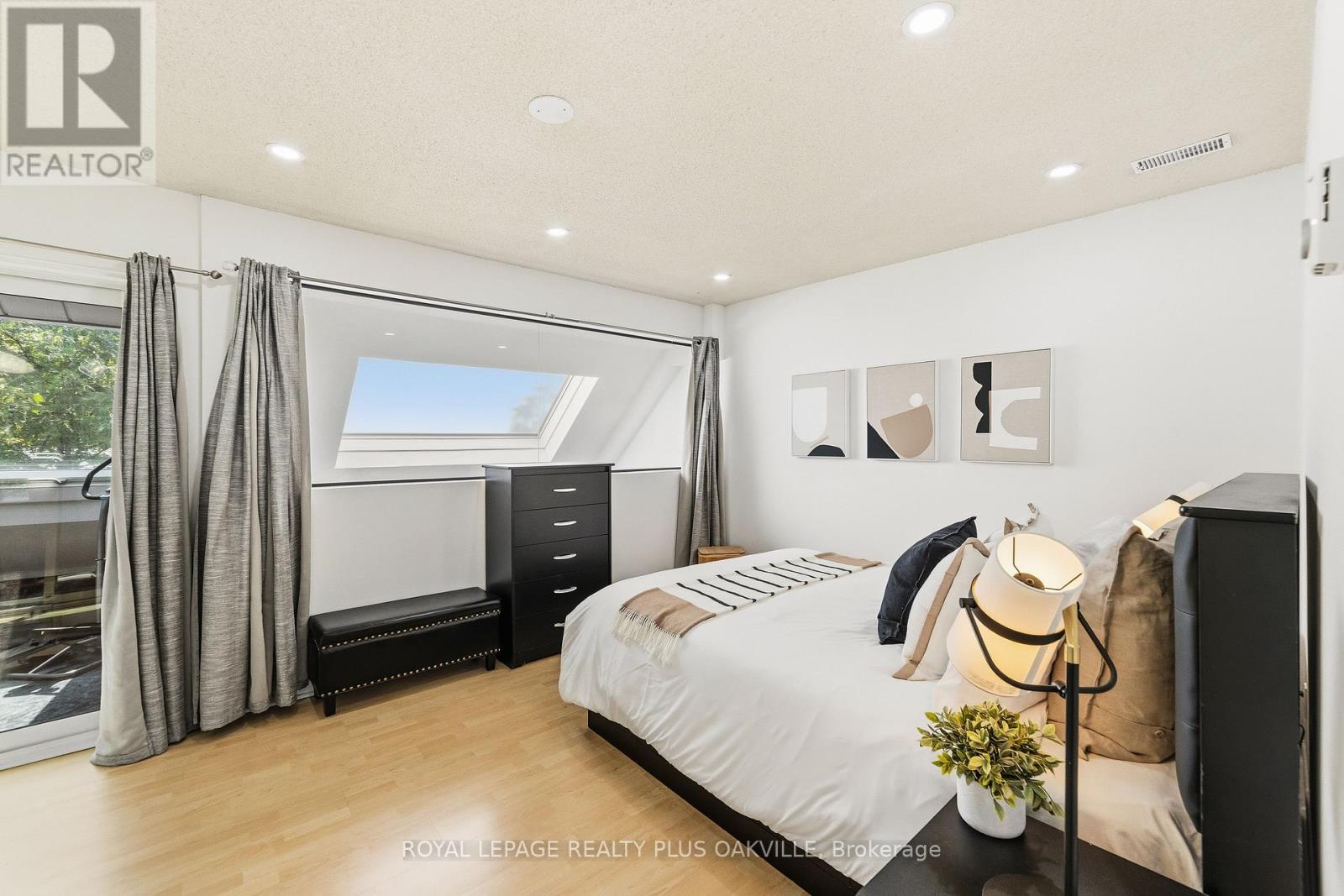 #27 530 FALGARWOOD DRIVE - 25