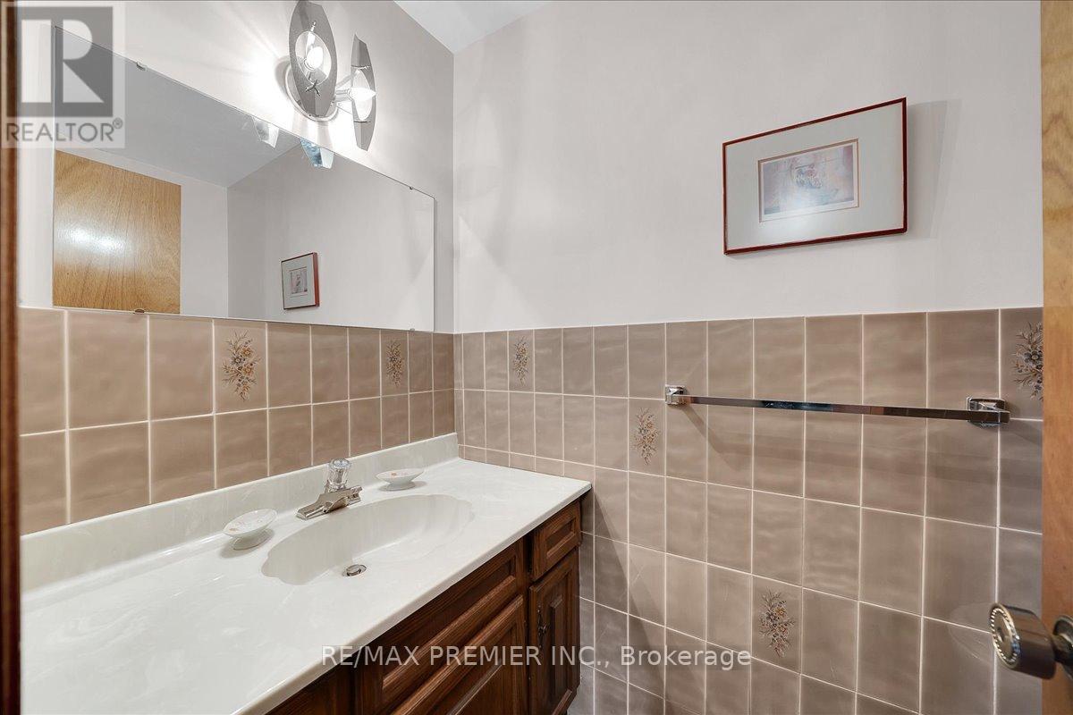 100 HALLSPORT CRESCENT - 11