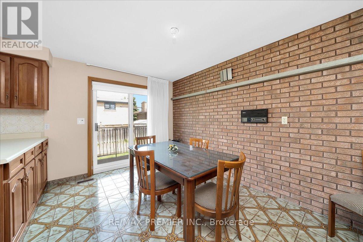 100 HALLSPORT CRESCENT - 13