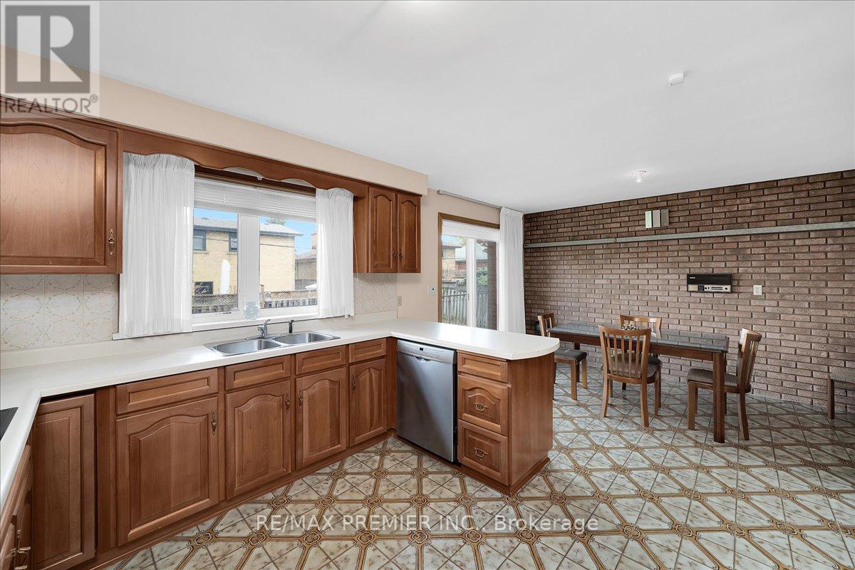 100 HALLSPORT CRESCENT - 15