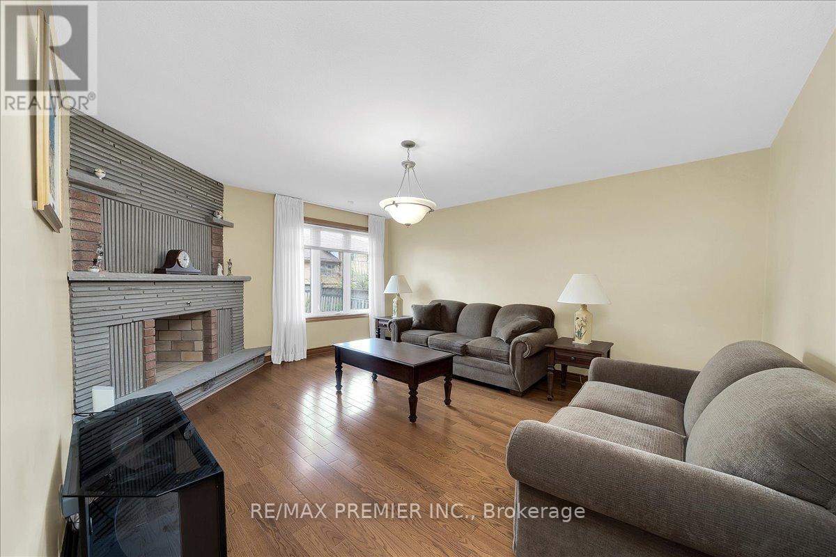 100 HALLSPORT CRESCENT - 17