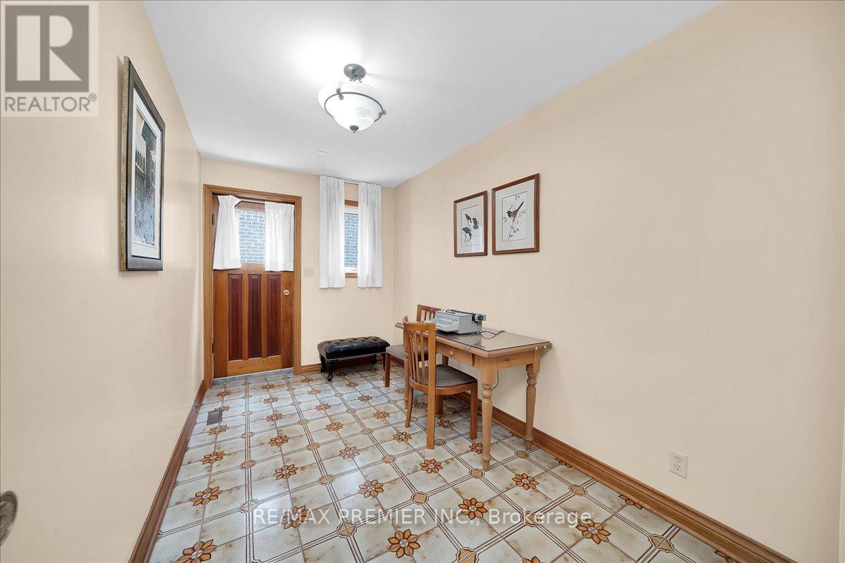 100 HALLSPORT CRESCENT - 19
