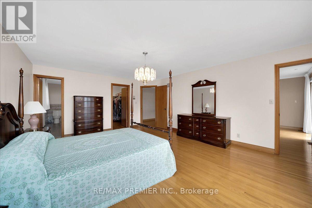 100 HALLSPORT CRESCENT - 23