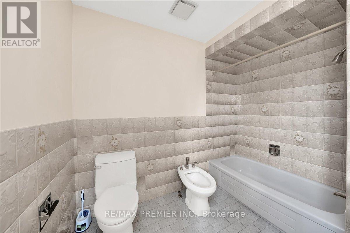 100 HALLSPORT CRESCENT - 26