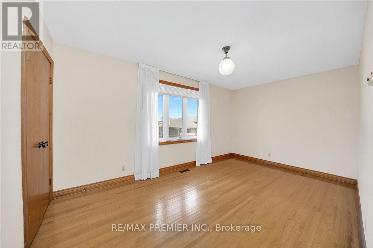 100 HALLSPORT CRESCENT - 27