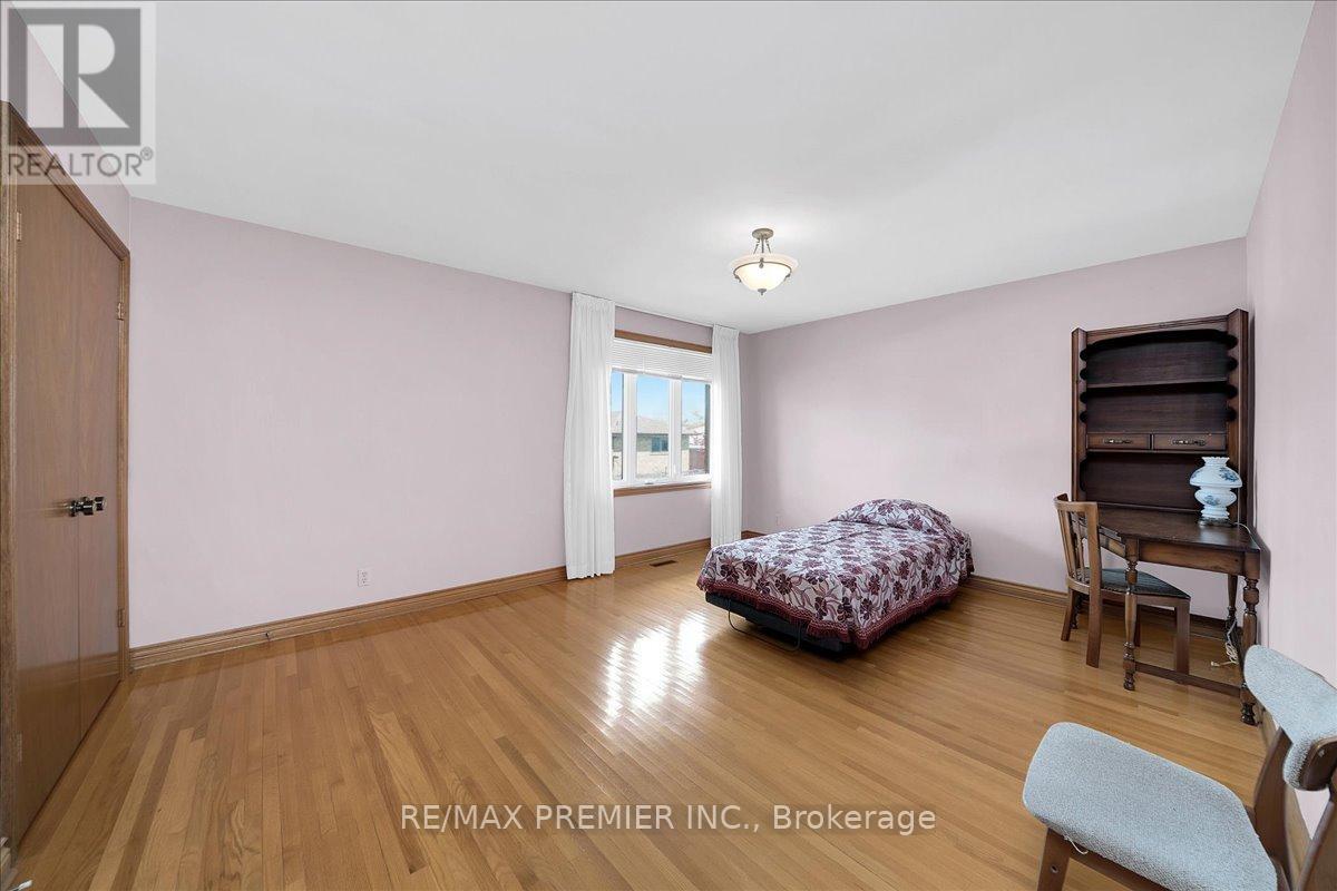 100 HALLSPORT CRESCENT - 29