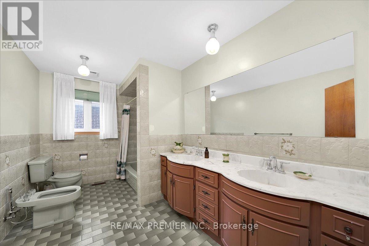 100 HALLSPORT CRESCENT - 30