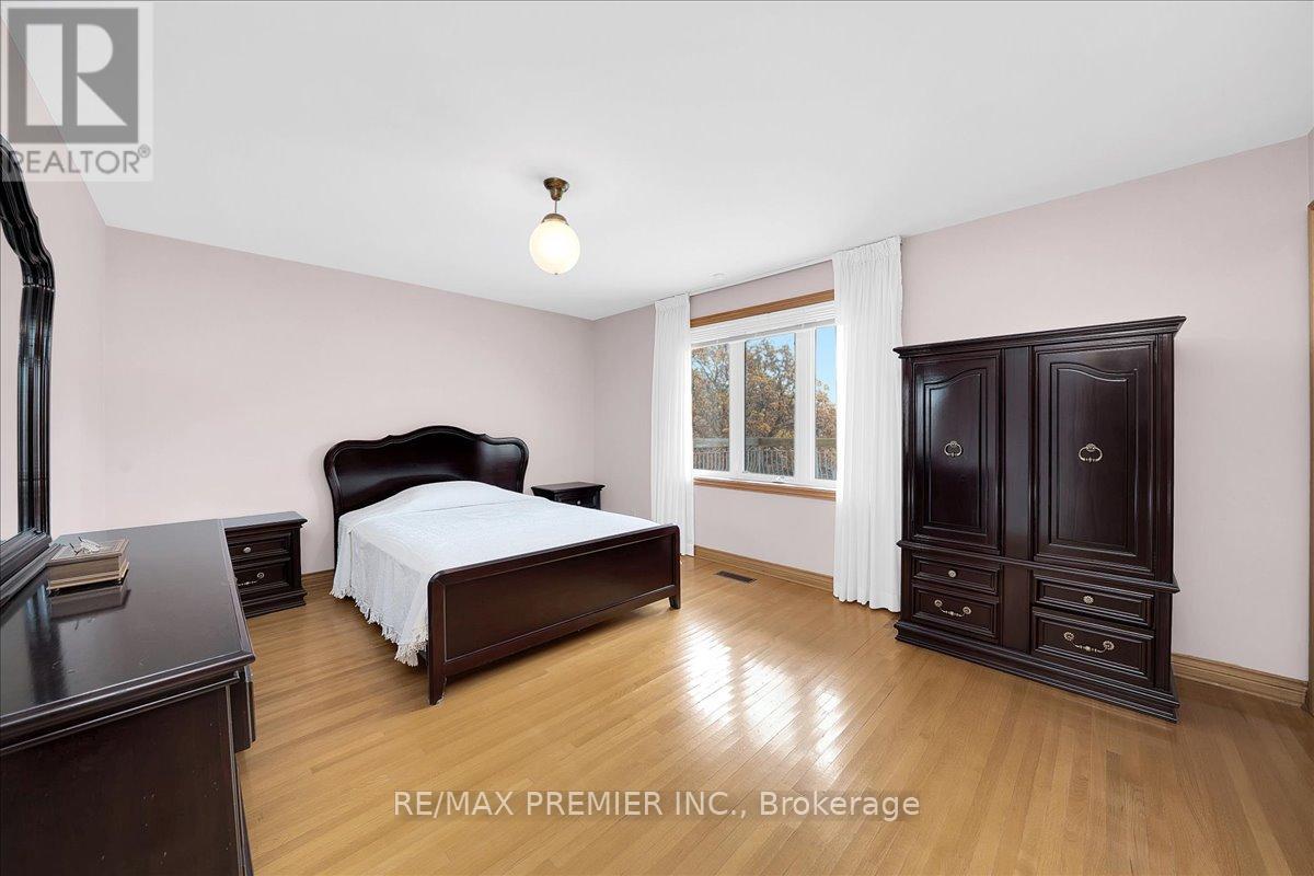 100 HALLSPORT CRESCENT - 31