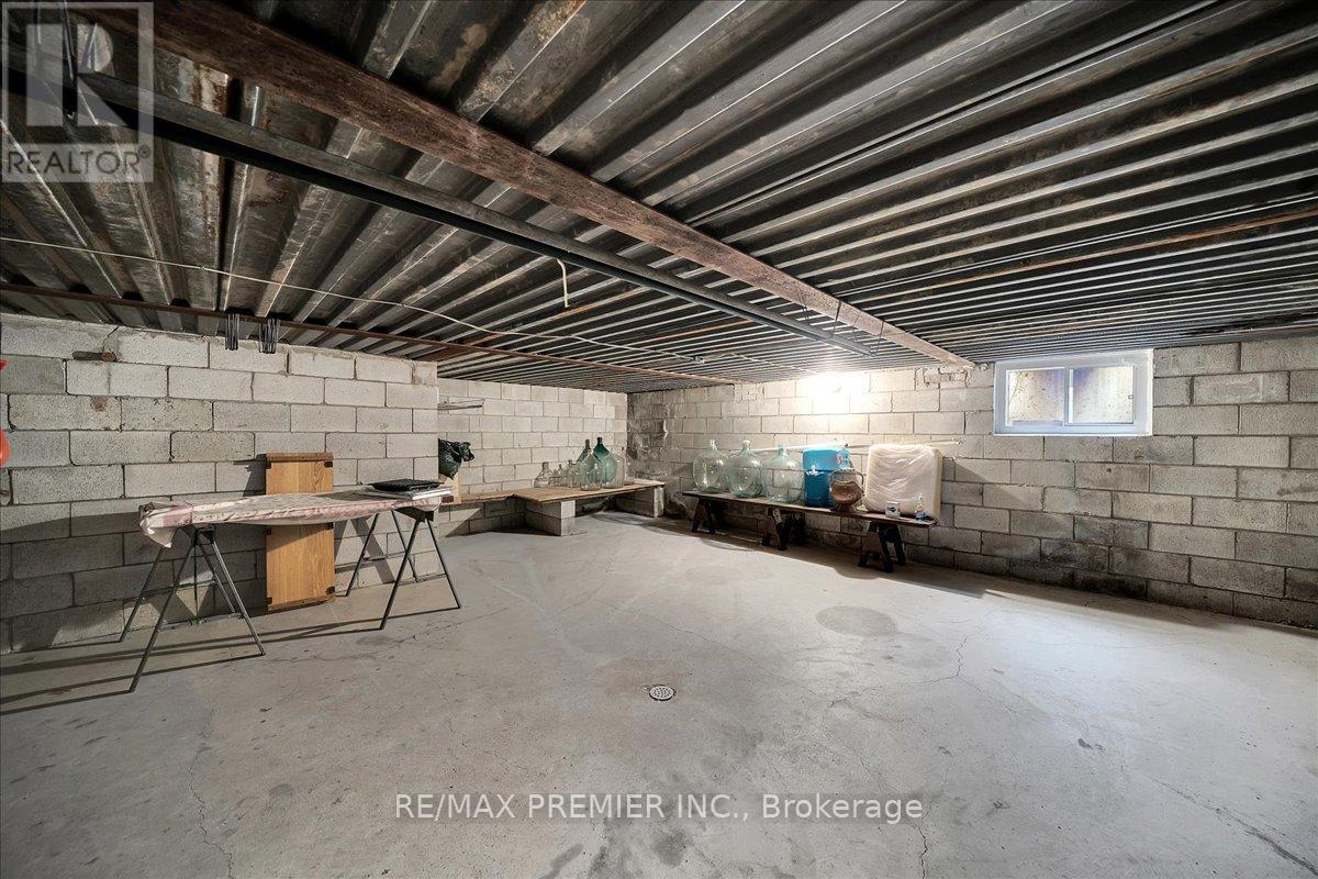 100 HALLSPORT CRESCENT - 36
