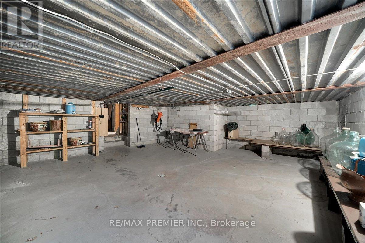 100 HALLSPORT CRESCENT - 37