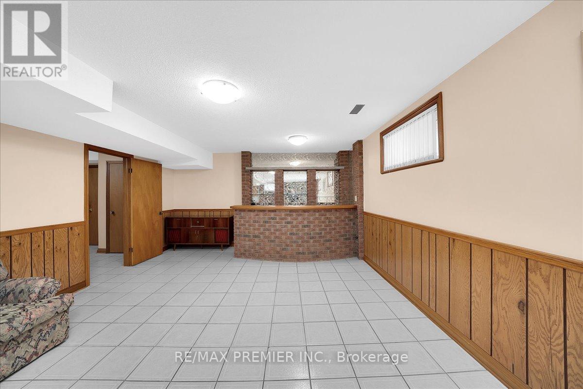 100 HALLSPORT CRESCENT - 39
