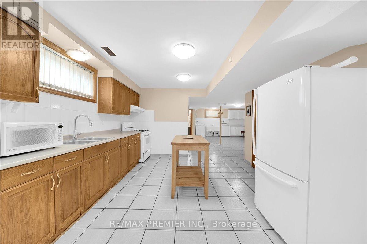 100 HALLSPORT CRESCENT - 41