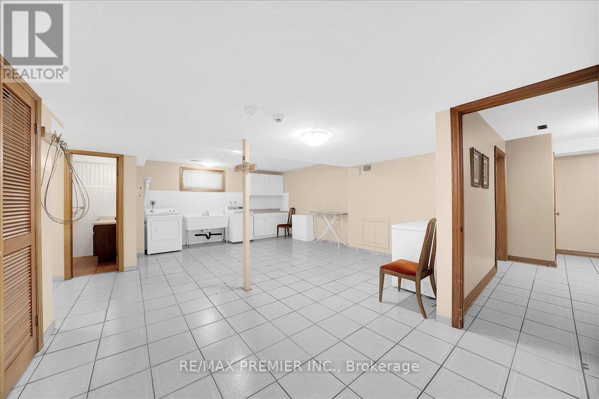 100 HALLSPORT CRESCENT - 42