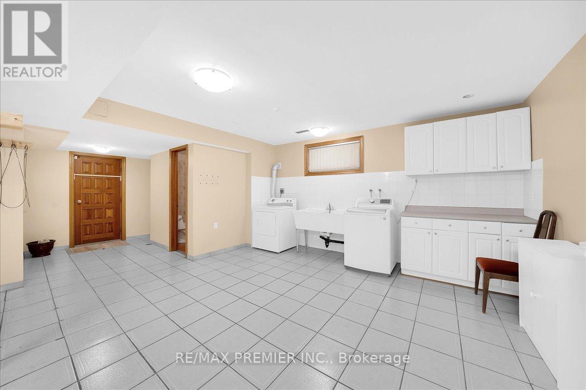 100 HALLSPORT CRESCENT - 43