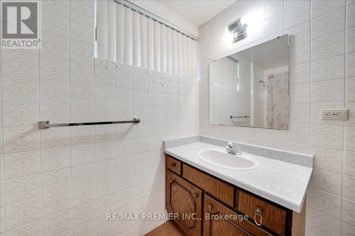 100 HALLSPORT CRESCENT - 45