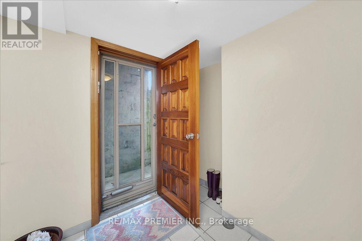 100 HALLSPORT CRESCENT - 46