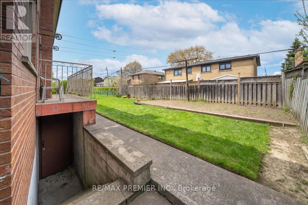 100 HALLSPORT CRESCENT - 47