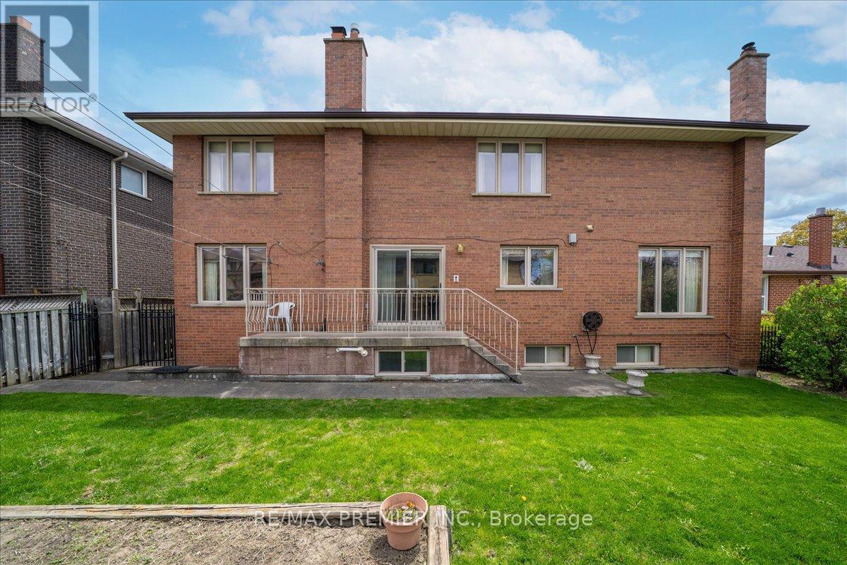 100 HALLSPORT CRESCENT - 48