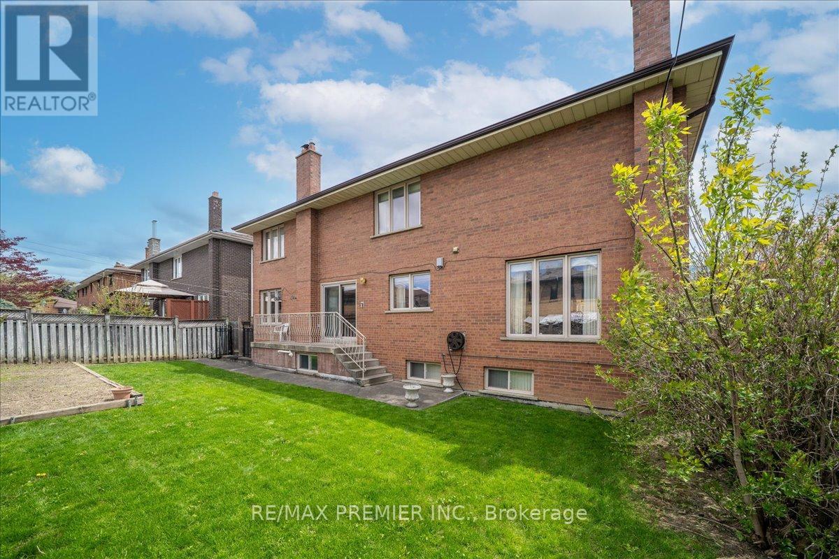 100 HALLSPORT CRESCENT - 49