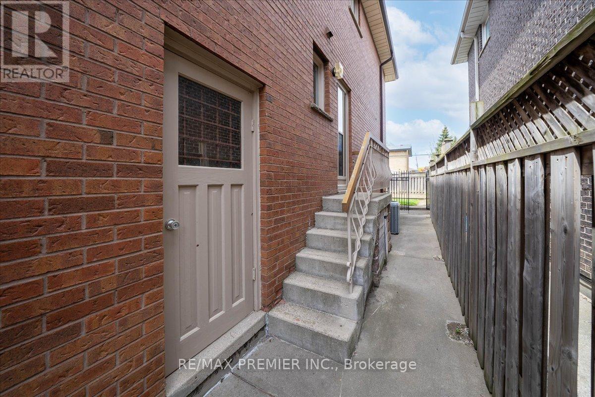 100 HALLSPORT CRESCENT - 50