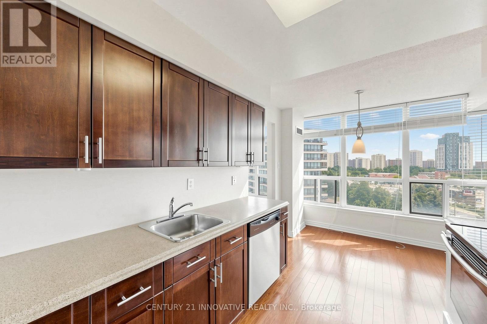 #912 12 LAURELCREST STREET - 14