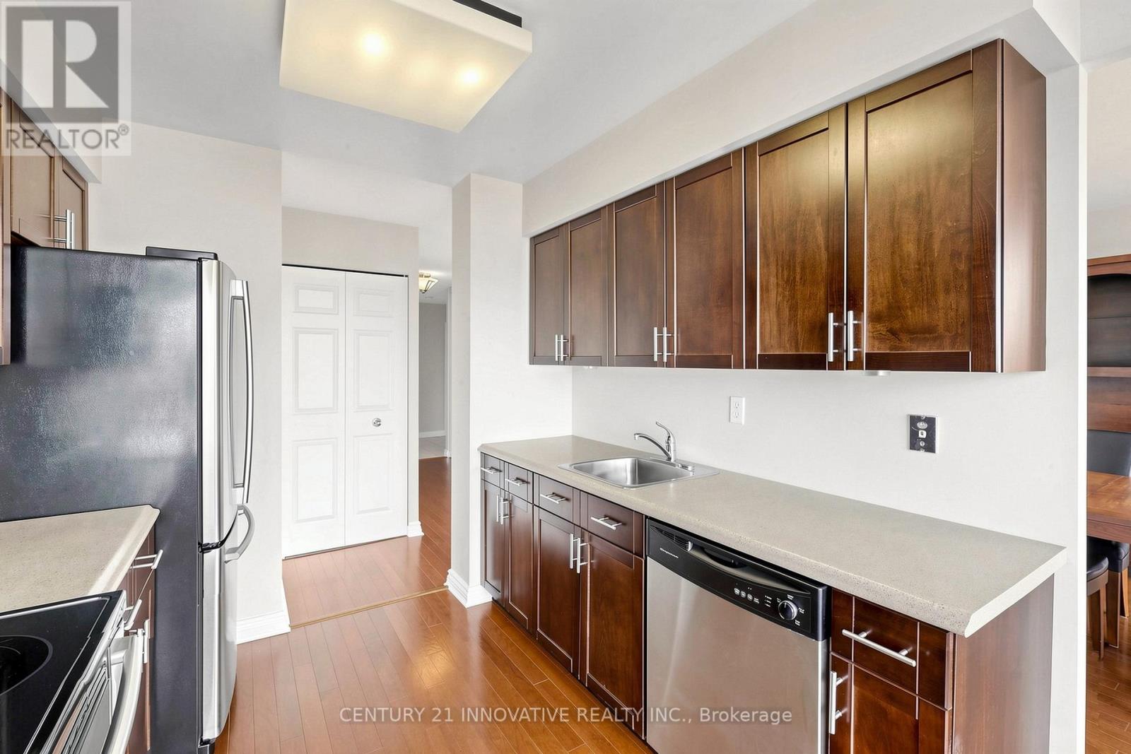 #912 12 LAURELCREST STREET - 16