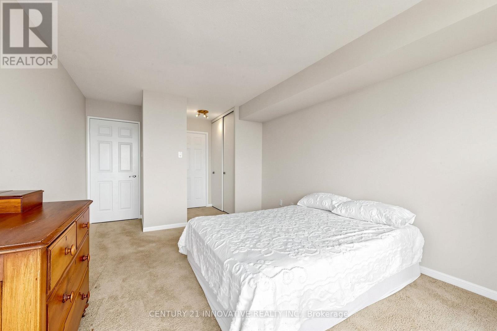 #912 12 LAURELCREST STREET - 23
