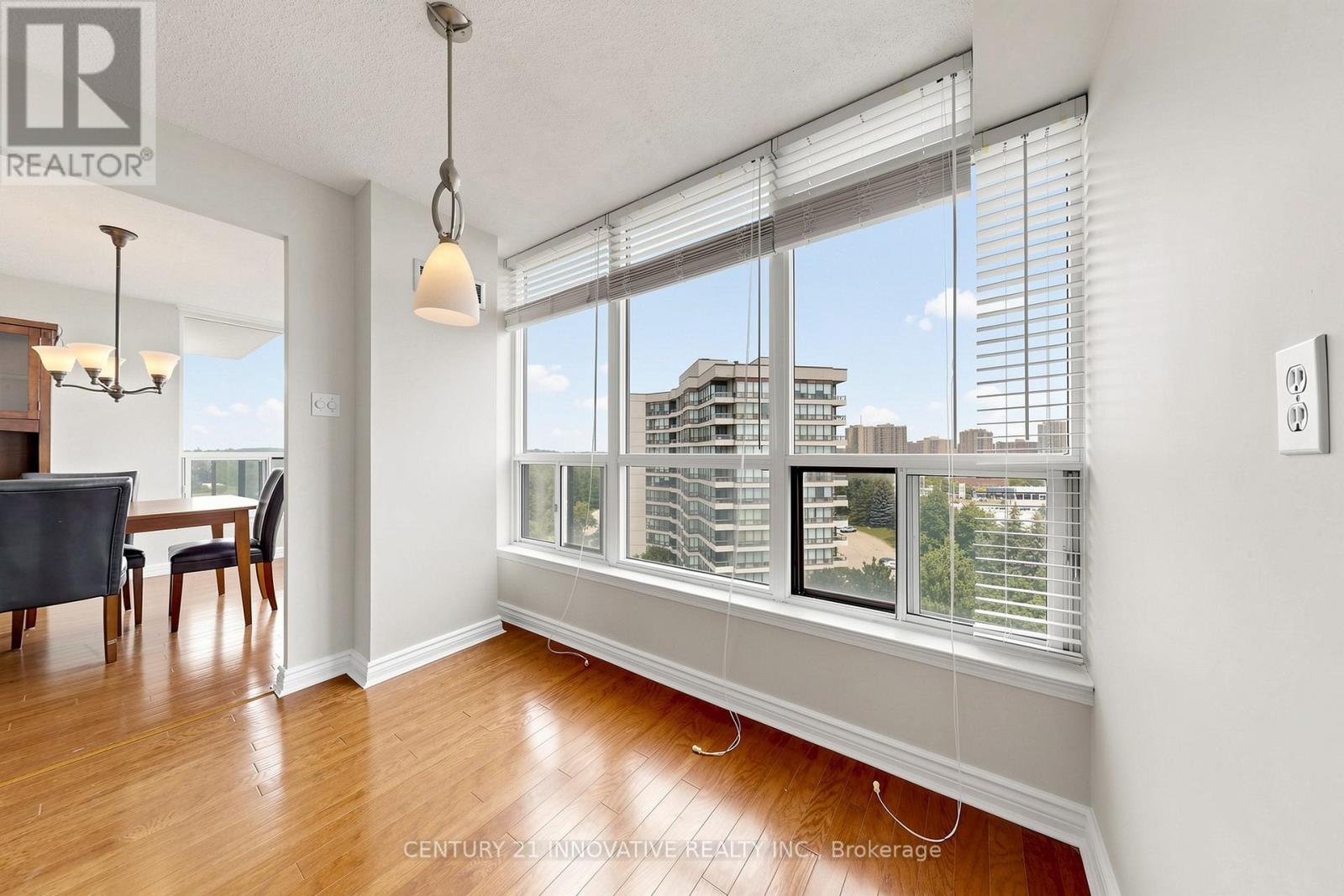 #912 12 LAURELCREST STREET - 28