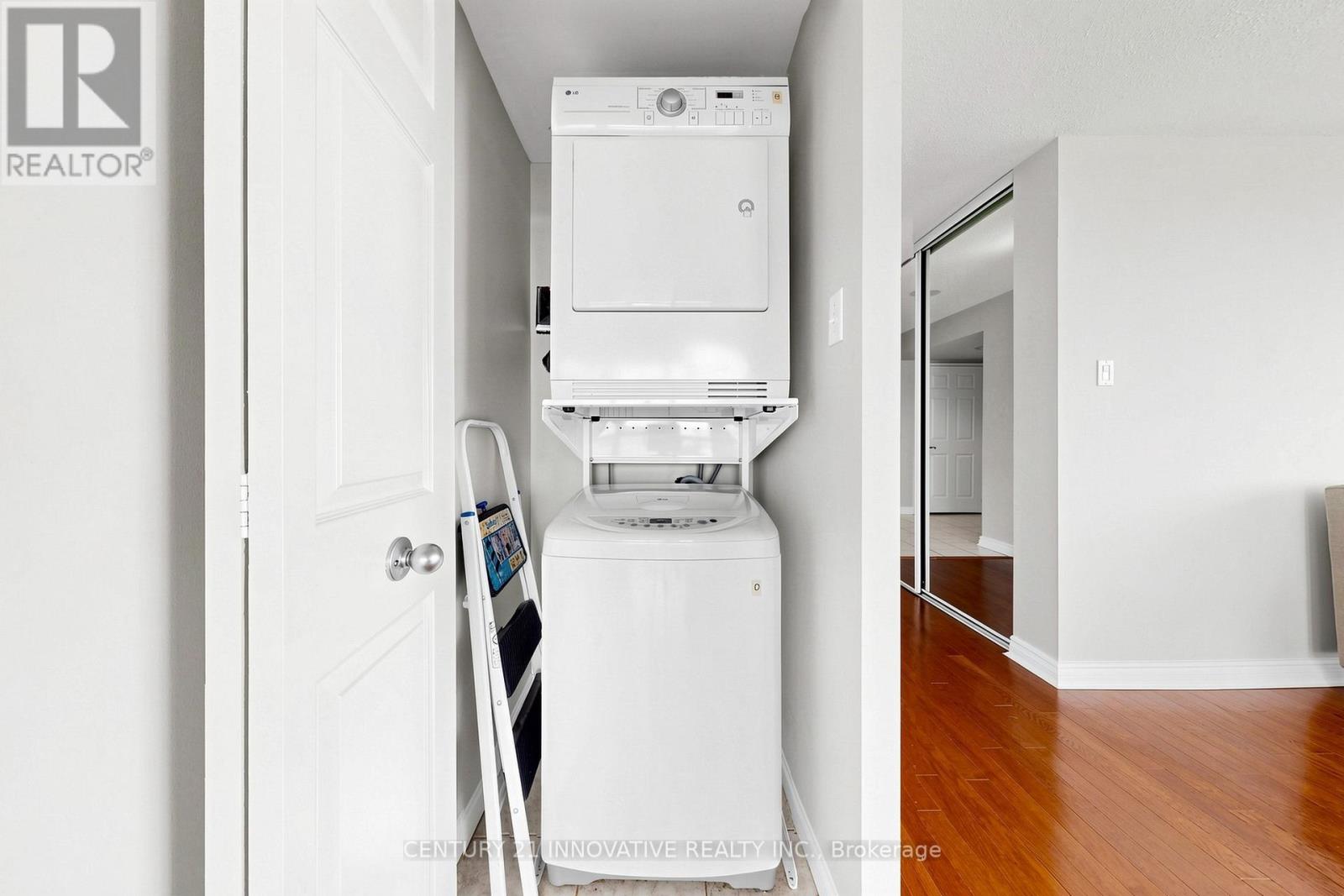#912 12 LAURELCREST STREET - 32