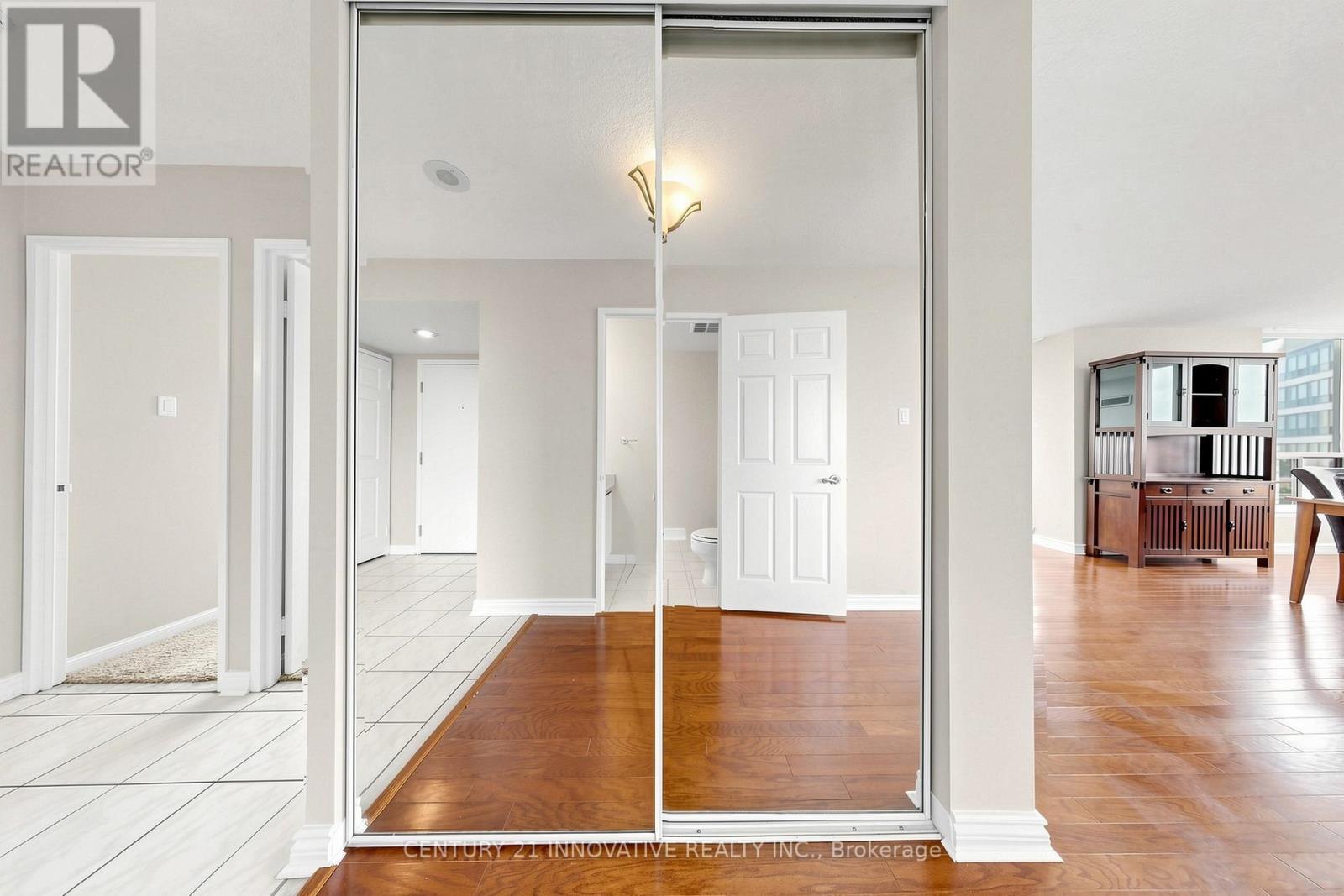 #912 12 LAURELCREST STREET - 33