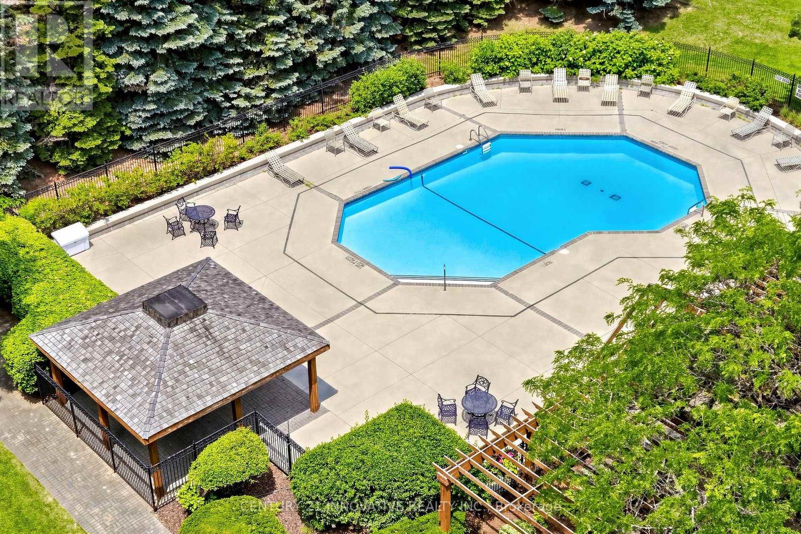 #912 12 LAURELCREST STREET - 44