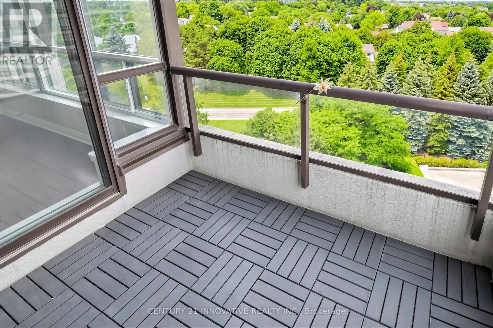 #912 12 LAURELCREST STREET - 46