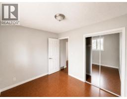Kitchen - 422 40 Street Ne, Calgary, AB T2A0M5 Photo 9