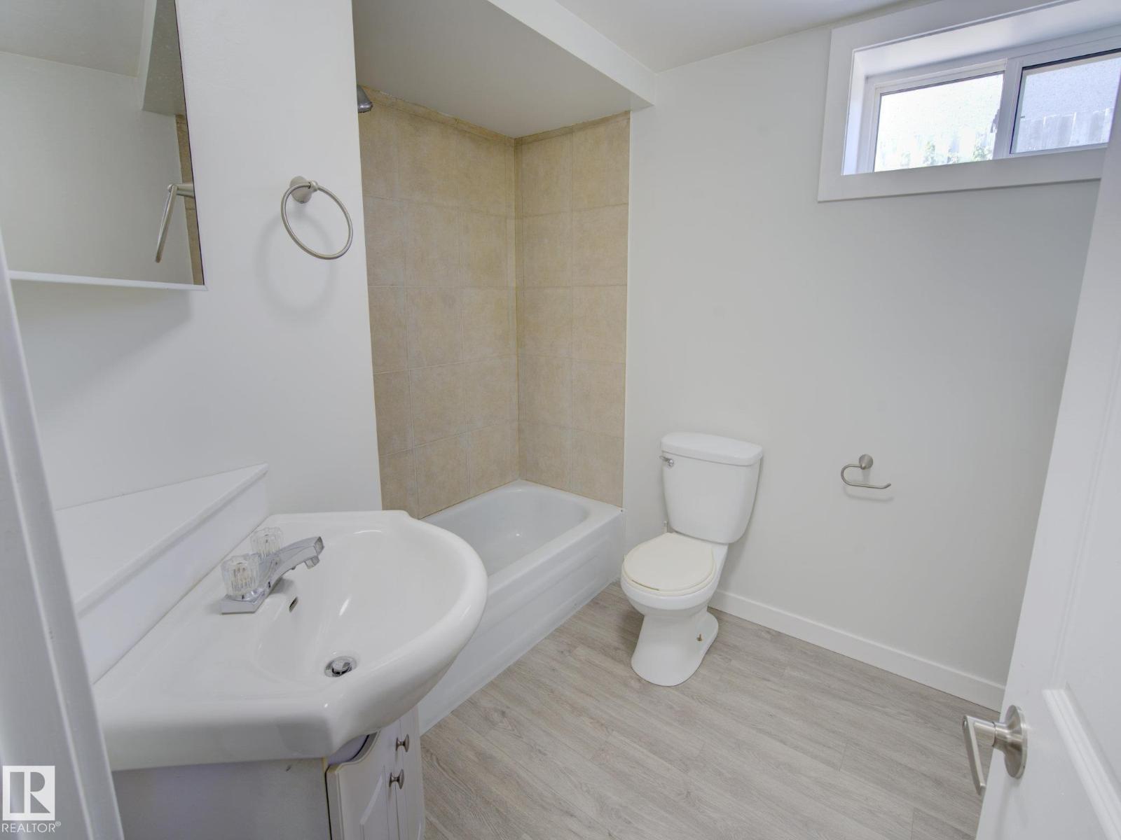 9909 157 ST NW - 23