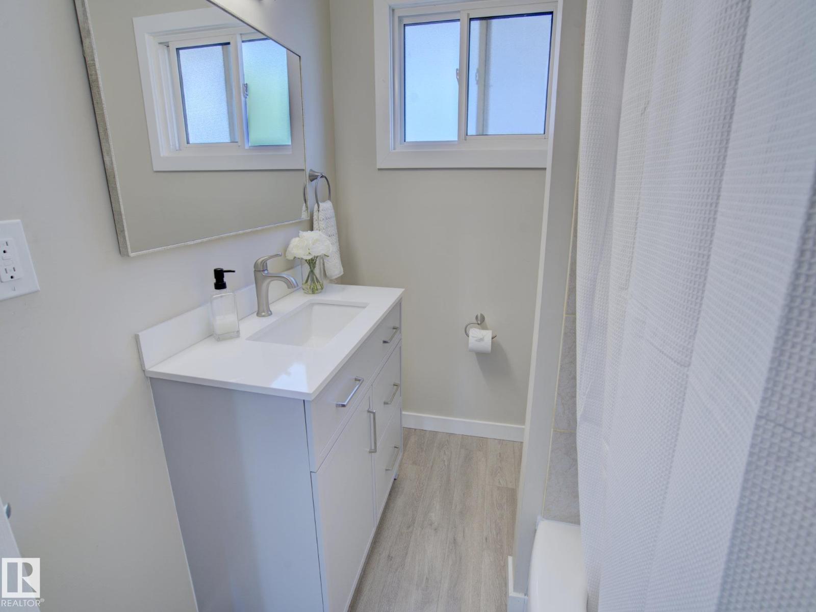 9909 157 ST NW - 14