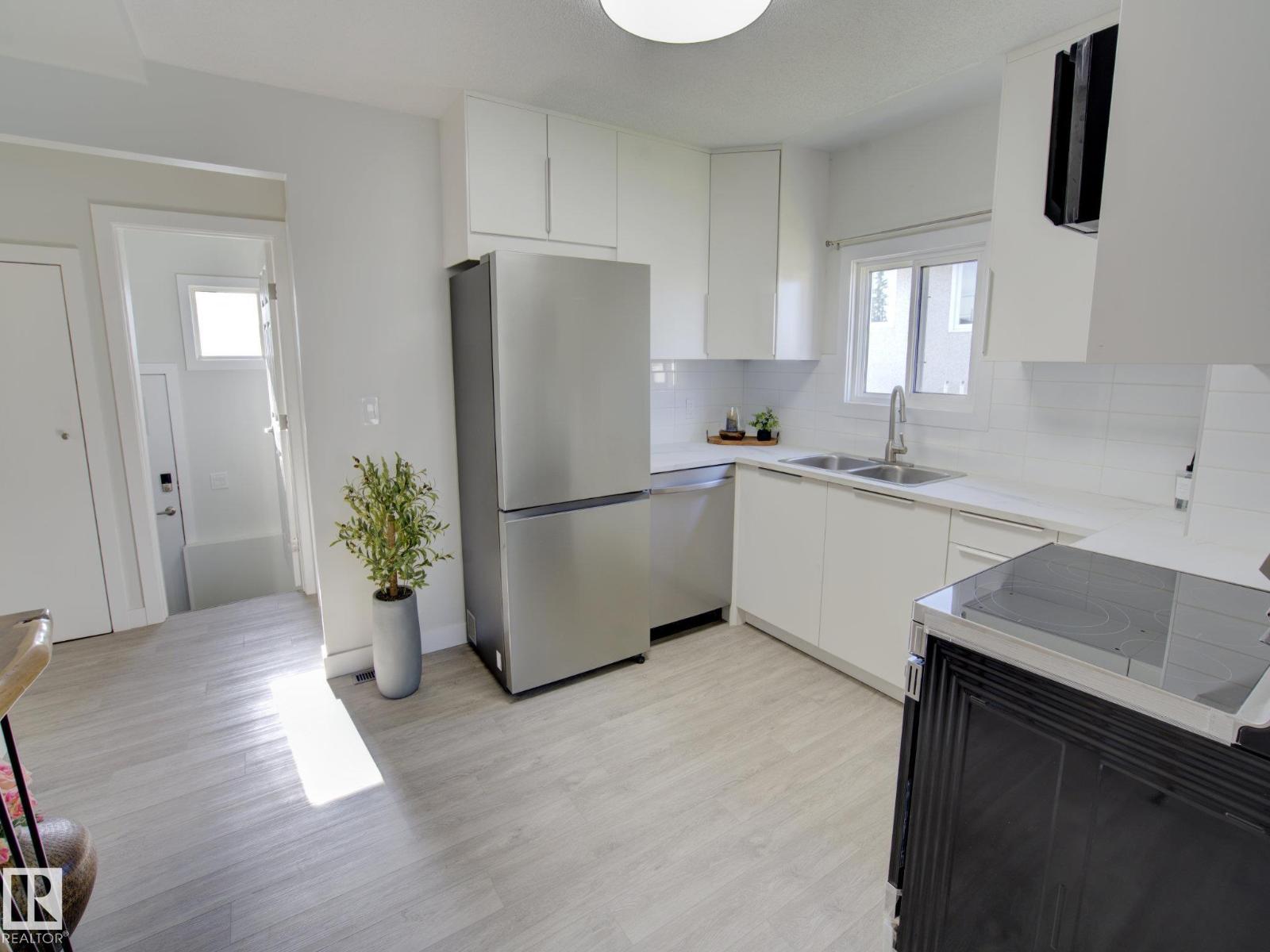 9909 157 ST NW - 9