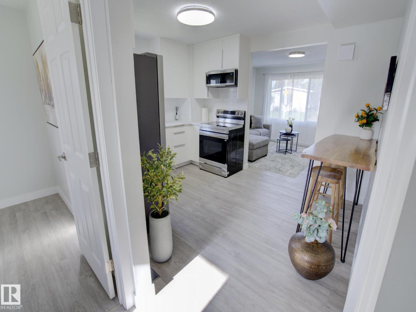 9909 157 ST NW - 15